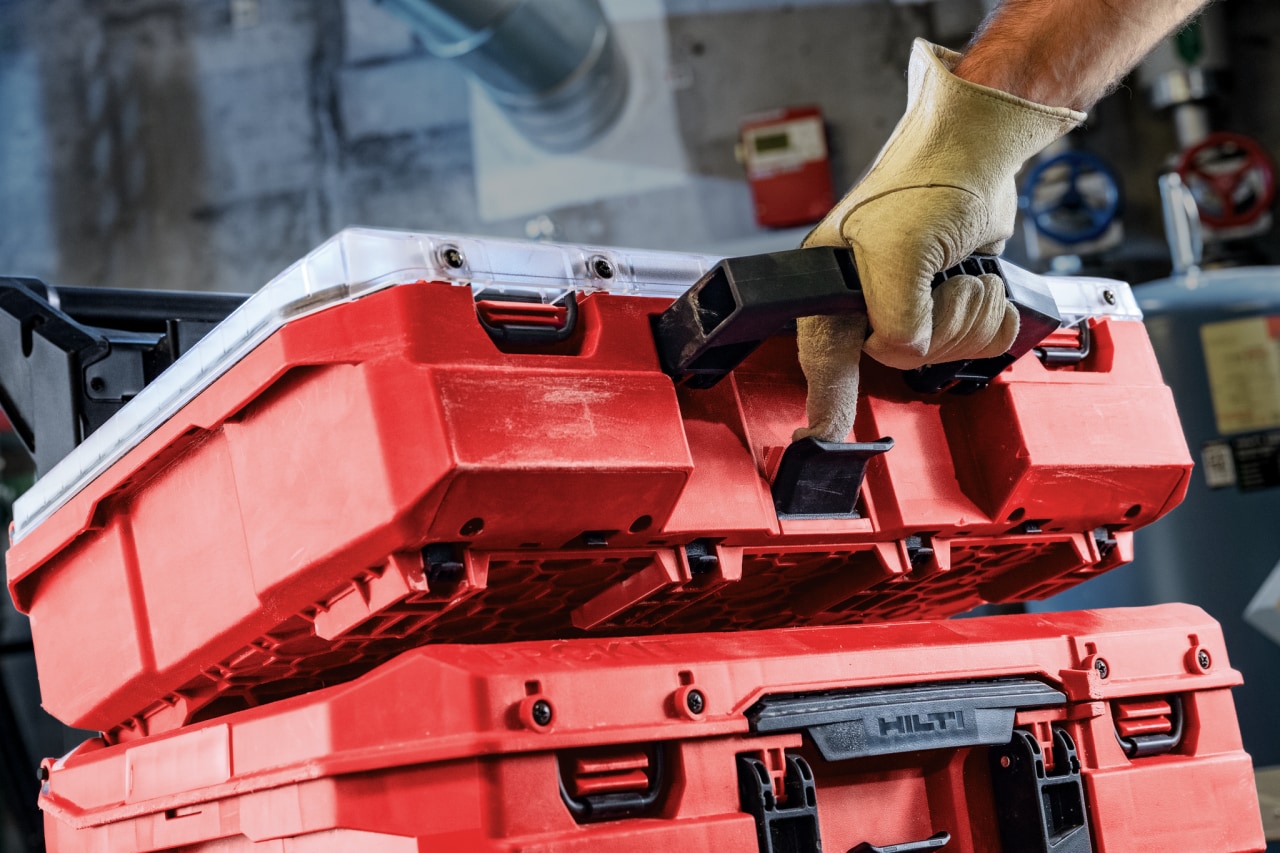 Управління валізою ProKit однією рукою