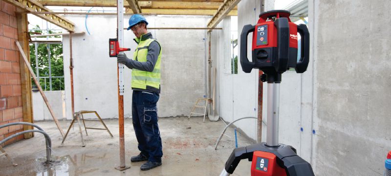 PR 300-HV2S Ротаційний лазерний рівень для зовнішніх робіт Ротаційний лазерний нівелір для використання поза приміщеннями з автоматичним вертикальним вирівнюванням і подвійним розмічуванням нахилу для нівелювання, вирівнювання, розмічування та побудови прямих кутів Застосування 1