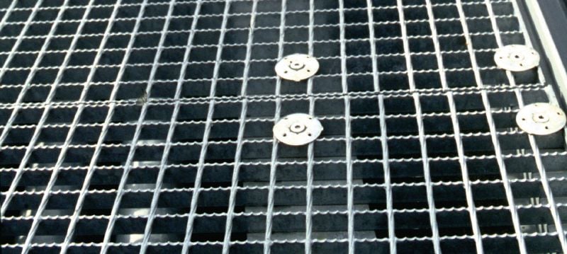 X-FCM-F Кріпильний диск для решітчастих настилів (з покриттям «Дуплекс») Кріпильний диск з покриттям Дуплекс для кріплення підлогових решітчастих настилів з використанням різьбових шпильок у середньокорозійних середовищах Застосування 1