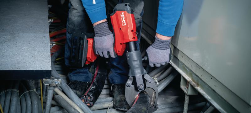 NCT 85 C-22 Акумуляторний інструмент для різання мідного та алюмінієвого кабелю Акумуляторний інструмент з пістолетною рукояткою для різання мідних та алюмінієвих кабелів з діаметром до 3,2 │ 80 мм (платформа батарей Nuron) Застосування 1