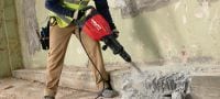 TE 1000-AVR Отбойный молоток для работ по бетону Многоцелевой отбойный молоток для разбивания или долбления бетонных полов и периодического долбления стен (с универсальным кабелем питания) Применения 2