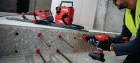 HDE 500-22 Акумуляторний дозатор для хімічних анкерів Hilti Акумуляторний дозатор для гібридних/епоксидних хімічних анкерів з корисними функціями для підвищення швидкості, безпеки та економічності використання розчину (платформа батарей Nuron) Застосування 1