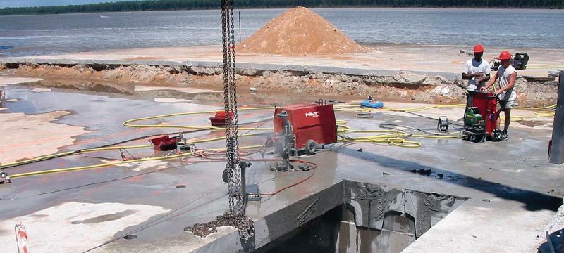 SI SP-M/H Спечений алмазний канат (бетон) Високоякісний алмазний канат для балансу швидкості роботи і ресурсу служби під час різання усіх типів бетону та чавуну (канатна пилка 15-30 кВт) Застосування 1