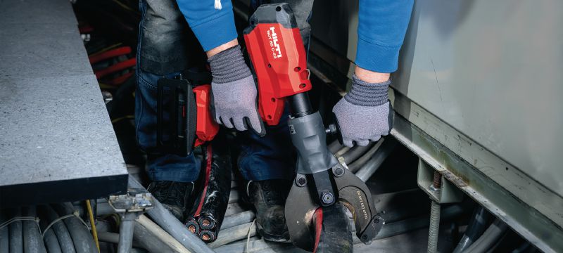 NCT 85 C-22 Акумуляторний інструмент для різання мідного та алюмінієвого кабелю Акумуляторний інструмент з пістолетною рукояткою для різання мідних та алюмінієвих кабелів з діаметром до 3,2 │ 80 мм (платформа батарей Nuron) Застосування 1